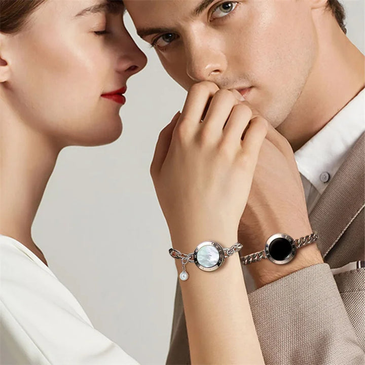 TOTWOO Long Distance Bracelets for Couples, Vibration & Light Up Bracelet Gifts for Girlfriend, Bluetooth Smart Pairing Jewelry